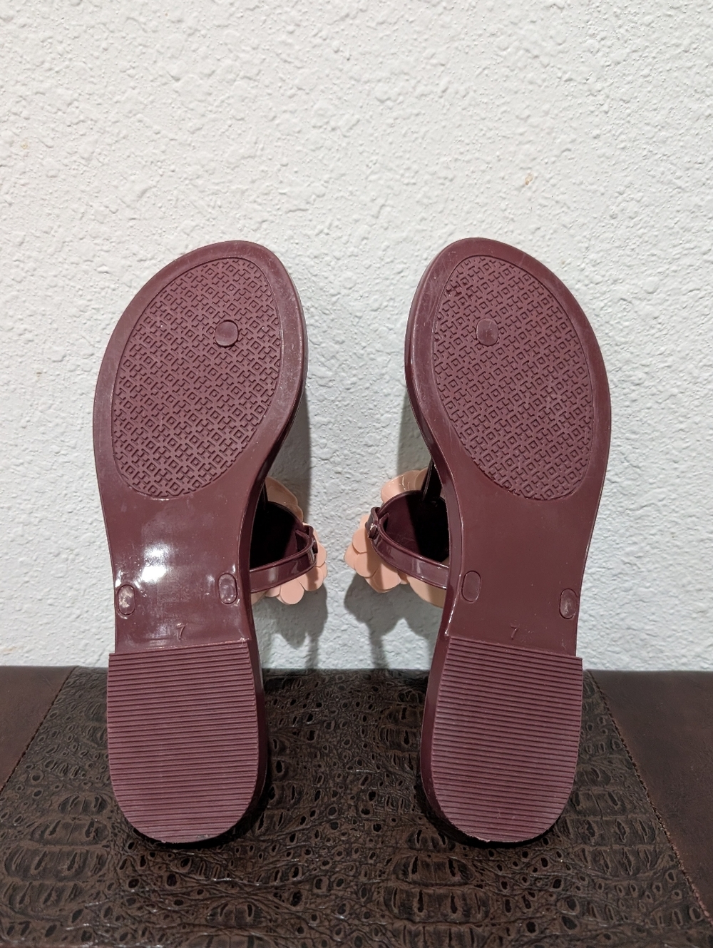 NEW Tory Burch Blossom Jelly Thong Flip Flop Sandals Royal/Victorian Rose size 7 - Picture 3 of 11